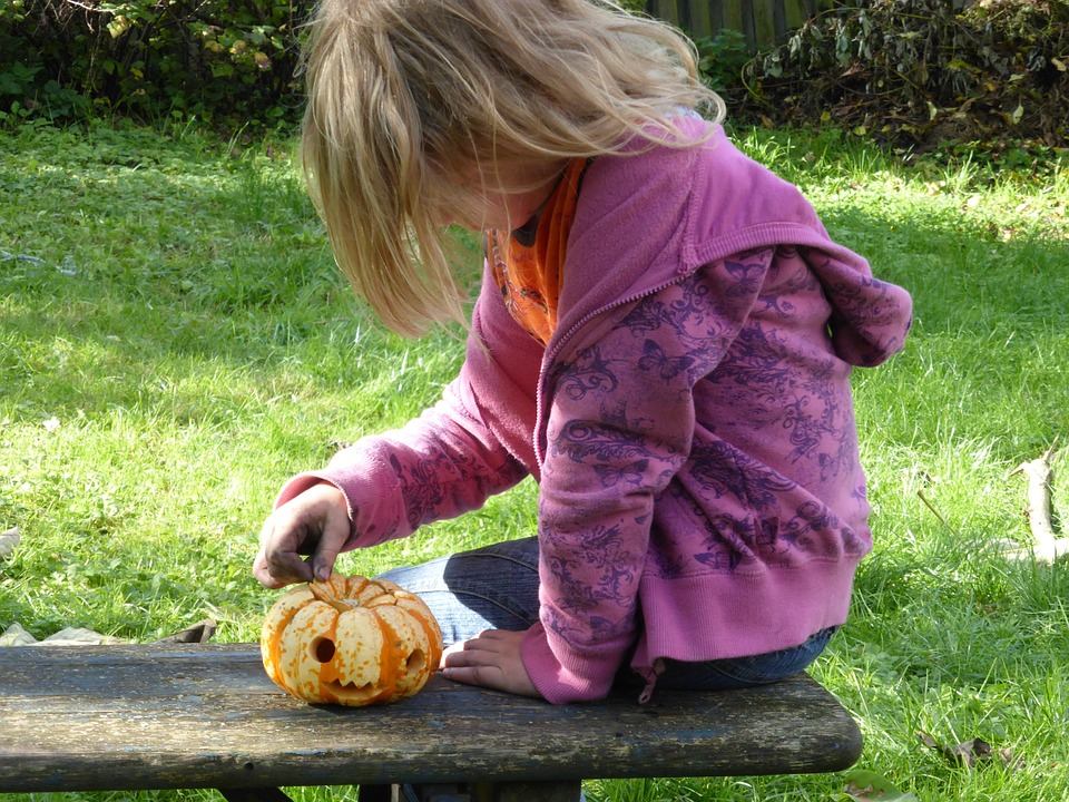 Helping Kids with Food Allergies Navigate Halloween